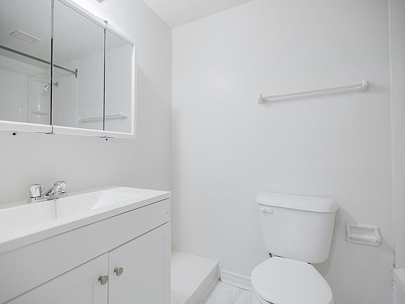 5th image of 370 Forest St #1468641