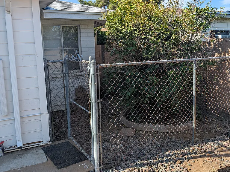 420 W Cheery Lynn Rd — Photo 10