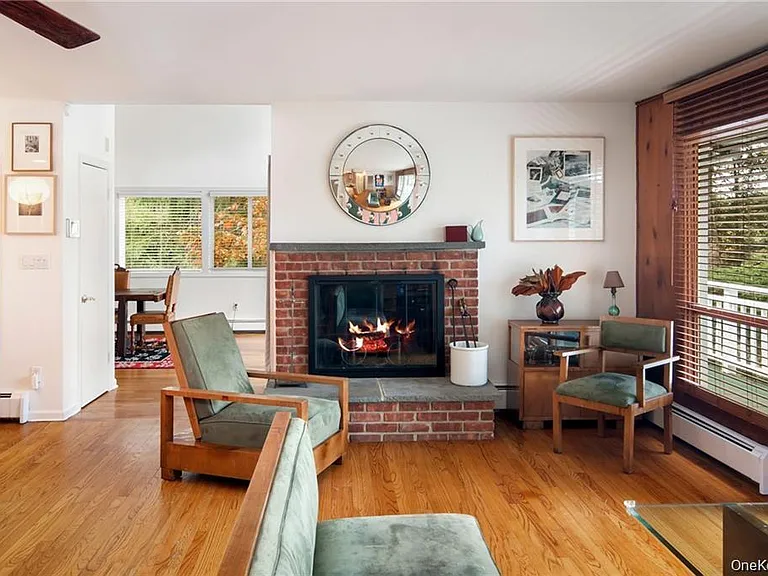 38 Bishop Park Rd — Photo 3