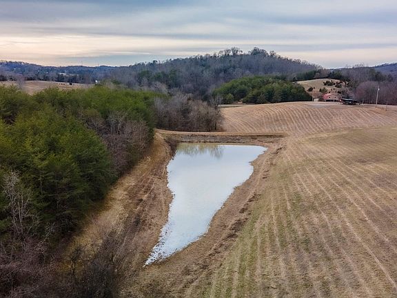 2nd image of 802 Deep Springs Cemetery Rd