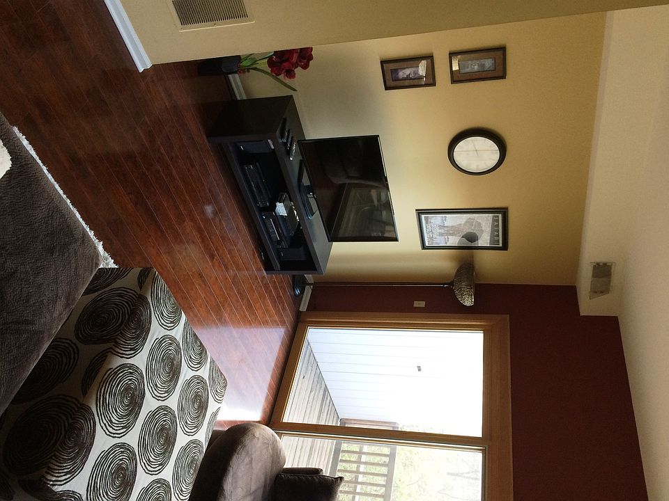 2nd image of 728 Carriage Cir