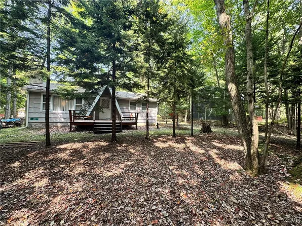 121 Omaha Trl, Pocono Lake, PA 18347