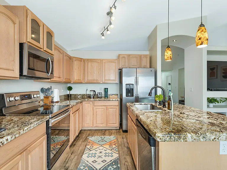 559 W Scott Ave — Photo 20