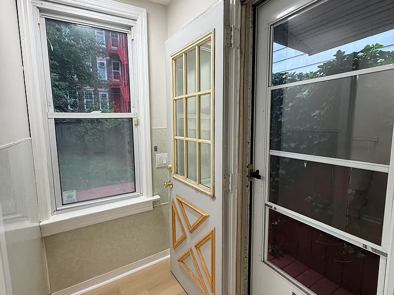 337 Woodland St — Photo 17