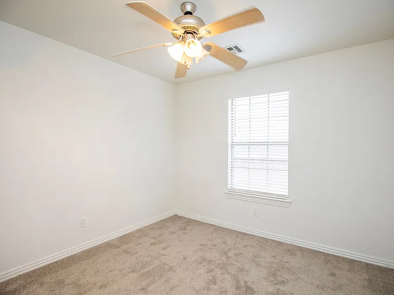 786 W Breeze Cv — Photo 15