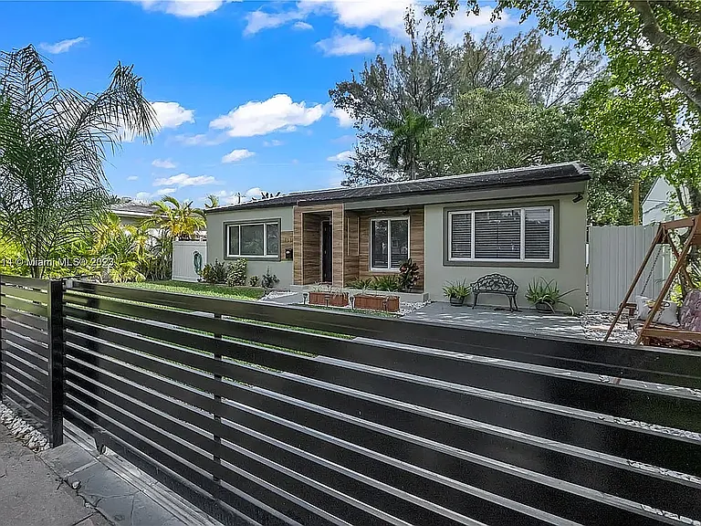 1330 Marseille Dr — Photo 1