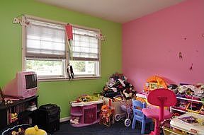 5th image of 1704 Elmhurst Ln