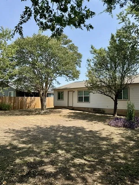 3 bed, 2.0 bath, 1084 sqft, $1,850 — Photo 2
