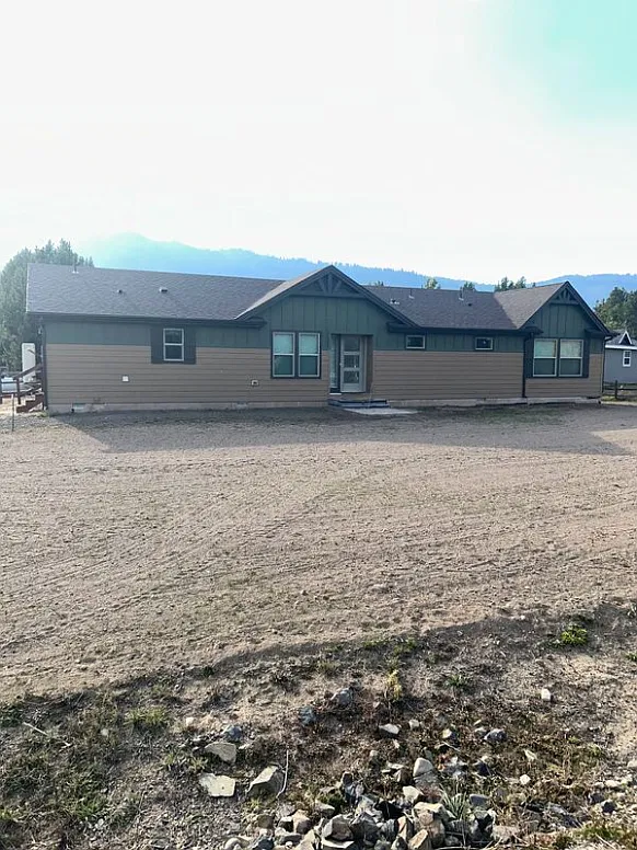 3 bed, 2100 sqft, $2,100 — Photo 1