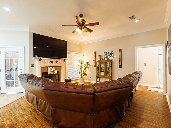 4th image of 4004 Grey Oak Dr