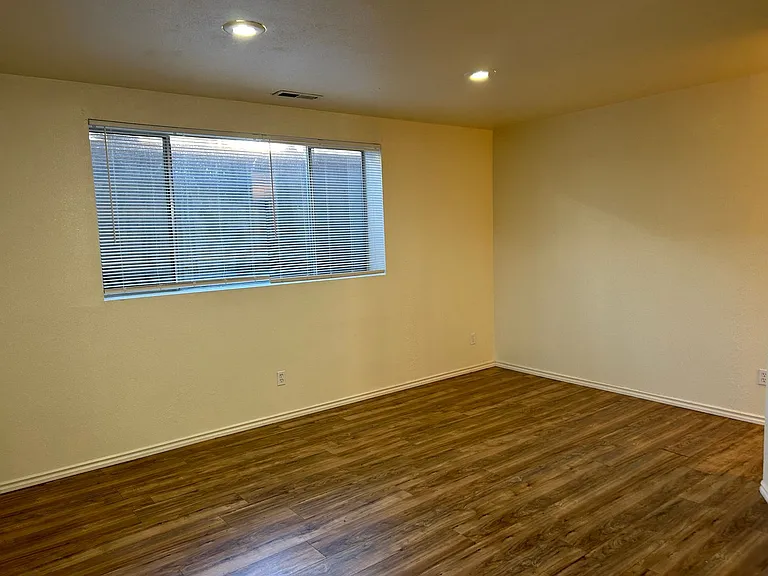 1415 W Yakima Ave — Photo 8