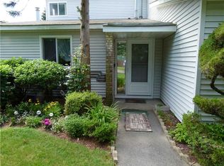 926 Halifax Dr, Warwick, RI 02886