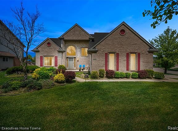 3rd image of 19801 Woodview Dr
