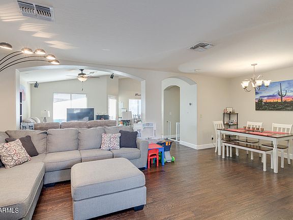 5th image of 613 W Hereford Dr