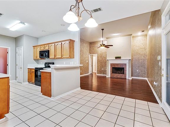 4th image of 800 Canary Pine Ct
