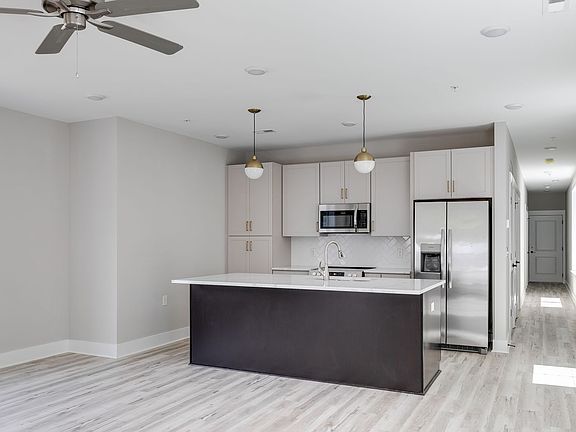 5th image of 1422 Bainbridge St #1