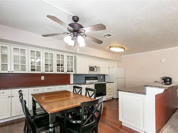 4th image of 513 Demarett Dr #16