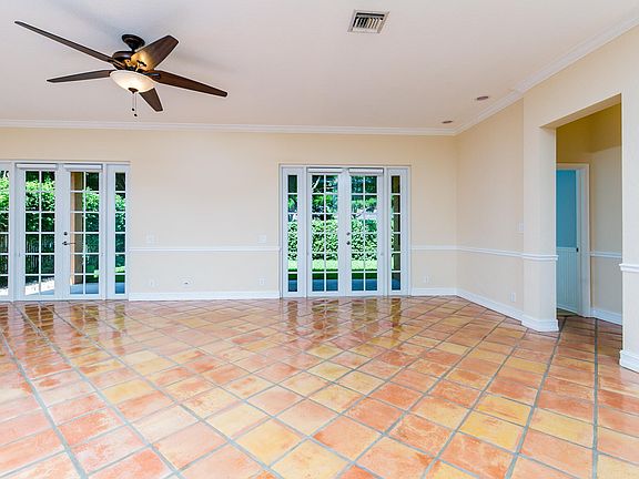 5th image of 1120 Sunflower Cir