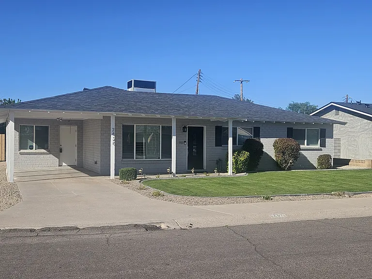 7426 E Holly St — Photo 1