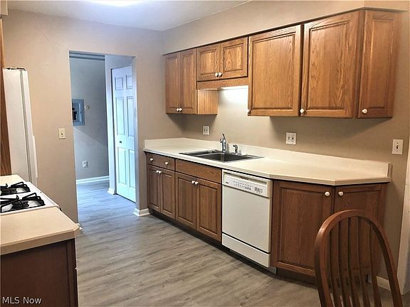 5th image of 204 Parkway Dr