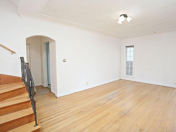2nd image of 715 Alderson Ave