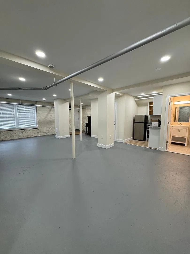 3-level Townhouse 7-bed + 4-bath @ BU — Photo 4