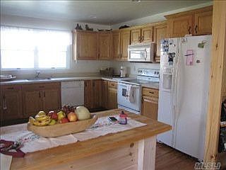 3rd image of 7 Bayberry Dr