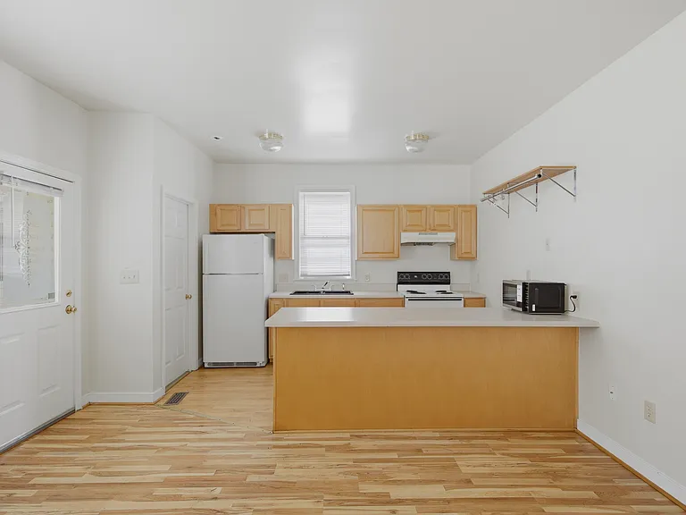 1706 W Moore St — Photo 17