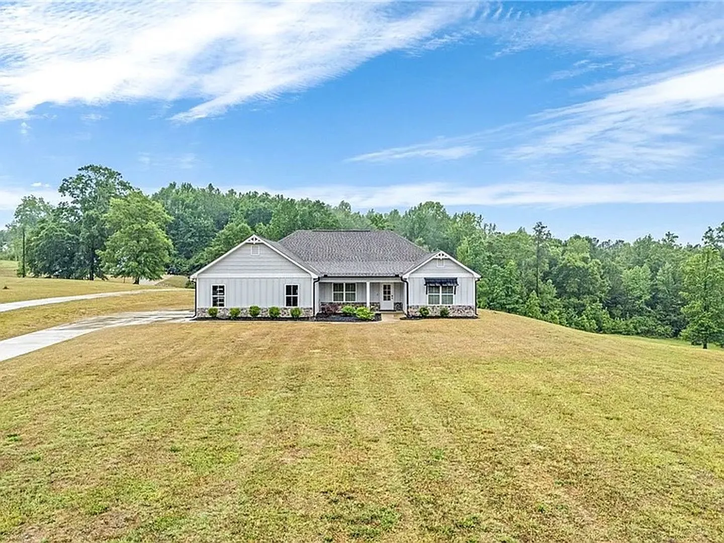 Country living in a modern house — Photo 1