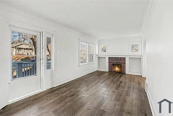 2421 E 67th Ter