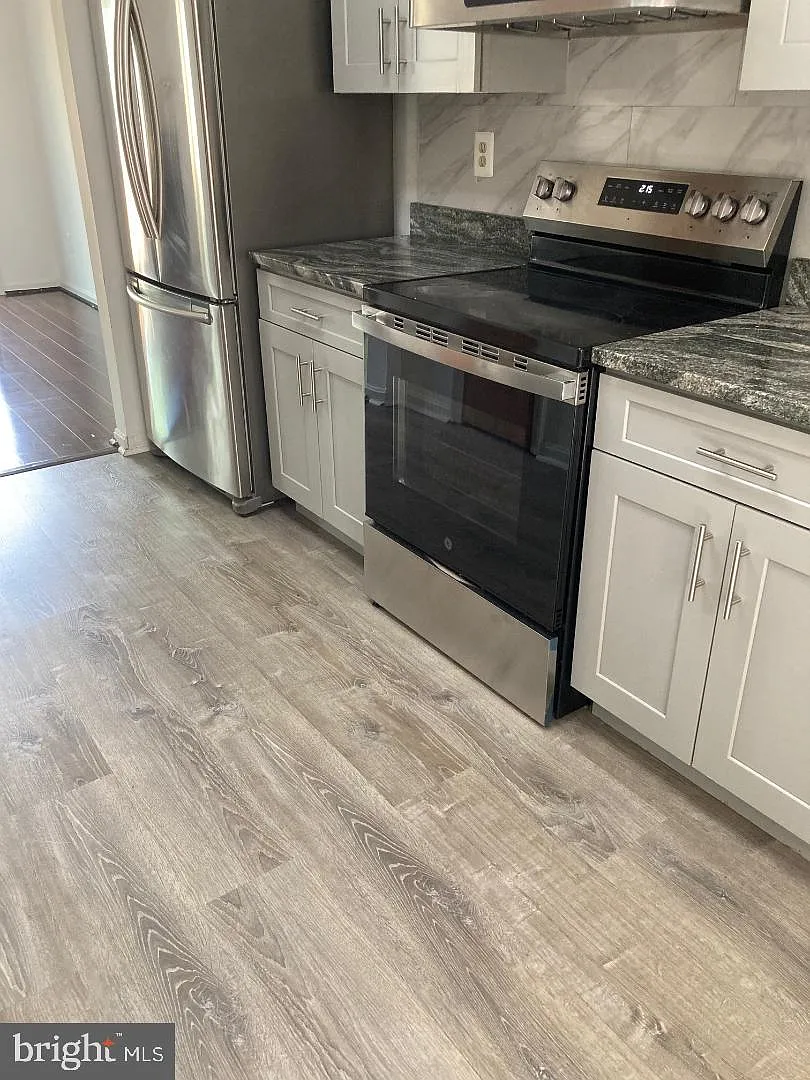 3 bed, 3.5 bath, 1320 sqft, $2,695 — Photo 3
