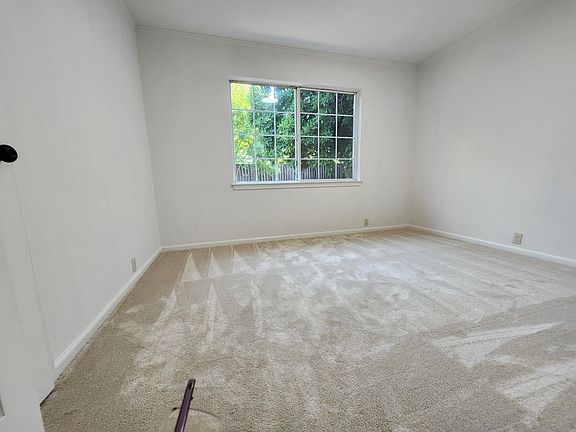 5th image of 2348 Woodland Ave