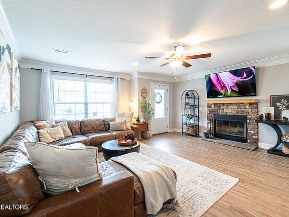 4th image of 8125 Equinox Ln