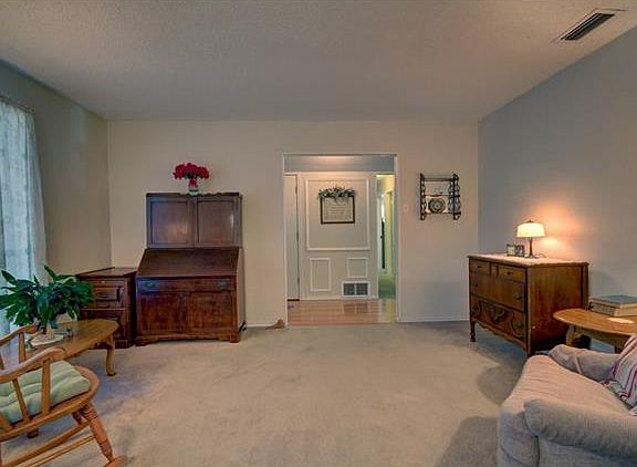 5th image of 526 Doral Pl