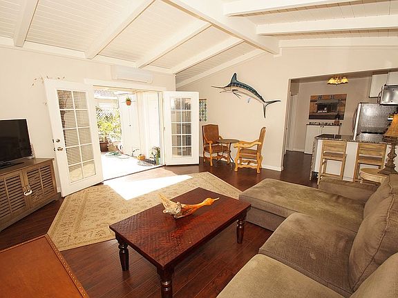 3rd image of 2711 Magnolia Ave