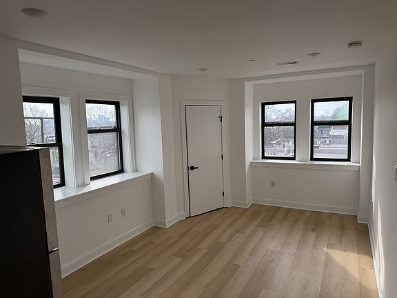 3rd image of 4126 Parkside Ave #4R