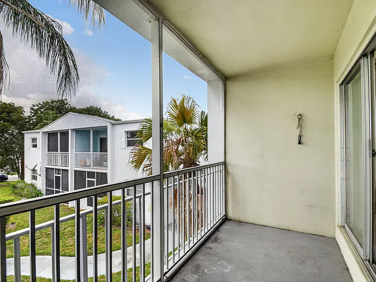 1505 Crescent Cir #B24 — Photo 32
