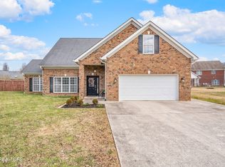 106 Shagbark Ln, Oak Ridge, TN 37830