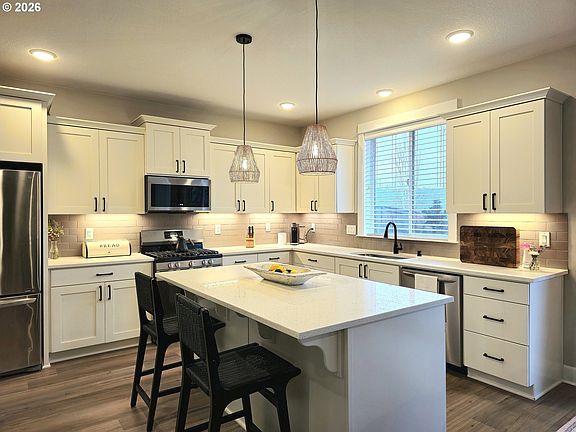 5th image of 1606 NE 172nd Cir