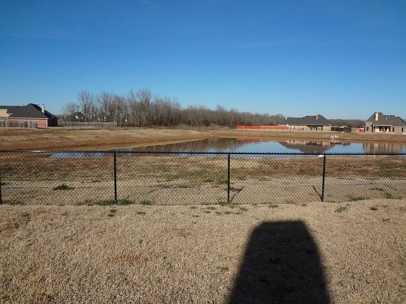 4th image of 423 Long Acre Dr