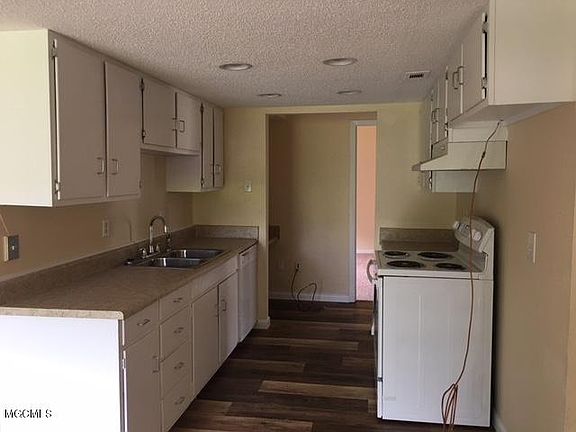 4th image of 1228 Wellington Ln