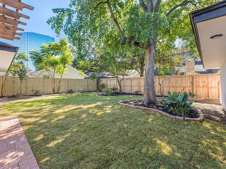 12315 Barryknoll Ln — Photo 6