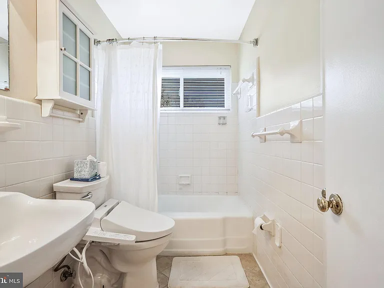7030 Donna Cir — Photo 17