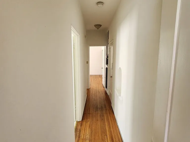 422 N Hayworth Ave — Photo 3