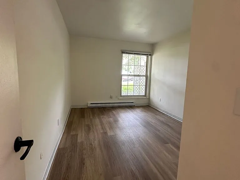 University Park Apartments near Cornell University — Photo 356