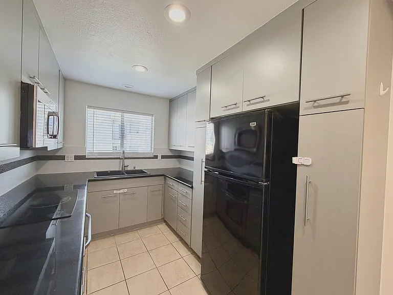 240 W Verdugo Ave #P — Photo 10