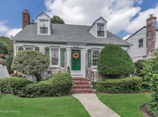 434 Ray St, Freeport, NY 11520