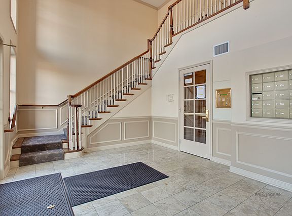 3rd image of 715 Astor Ln Unit 501