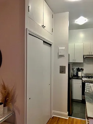 Rented by Buchbinder & Warren | media 32