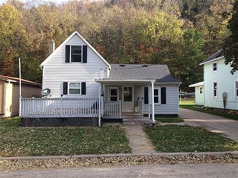 1st image of 221 W Bluff St